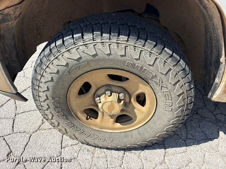 image for item ES8997 2002 Chevrolet Silverado 1500 pickup truck