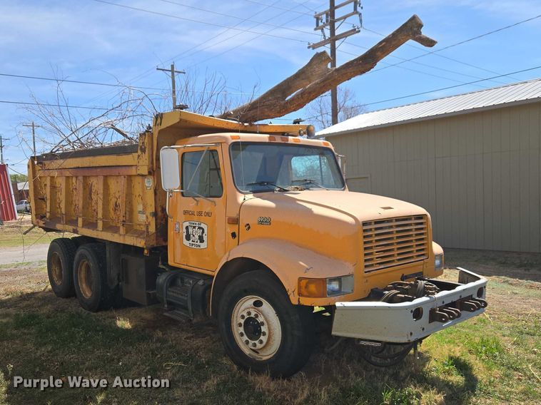 image for item ET1461 2001 International F-4900 dump truck
