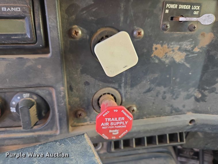image for item ET1461 2001 International F-4900 dump truck