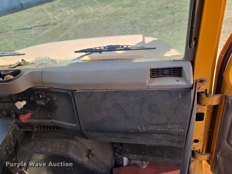 image for item ET1461 2001 International F-4900 dump truck