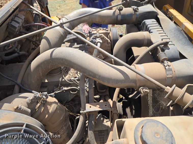 image for item ET1461 2001 International F-4900 dump truck