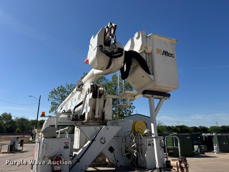 image for item ET1995 2013 Freightliner M2 bucket truck