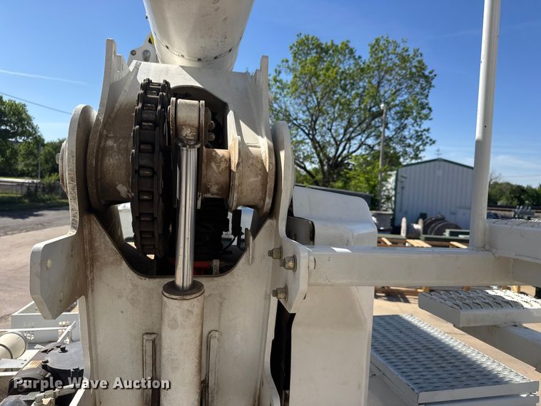image for item ET1995 2013 Freightliner M2 bucket truck
