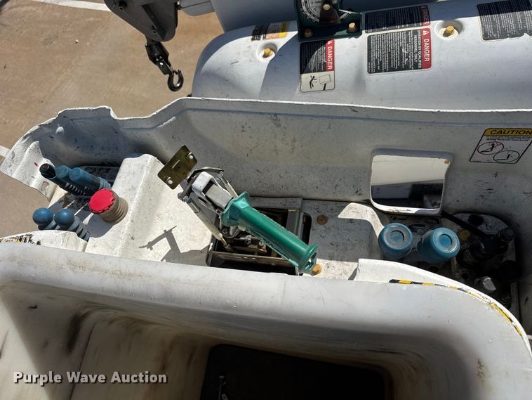 image for item ET1995 2013 Freightliner M2 bucket truck