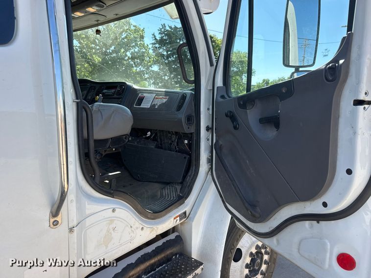 image for item ET1995 2013 Freightliner M2 bucket truck