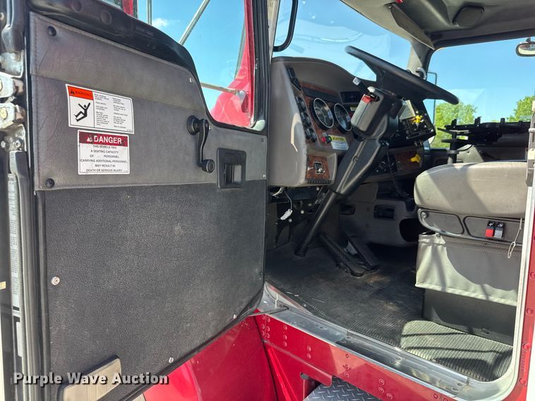 image for item ET1998 2002 Kenworth Pierce Contender pumper fire truck