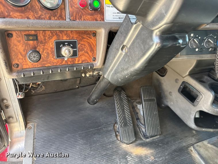 image for item ET1998 2002 Kenworth Pierce Contender pumper fire truck