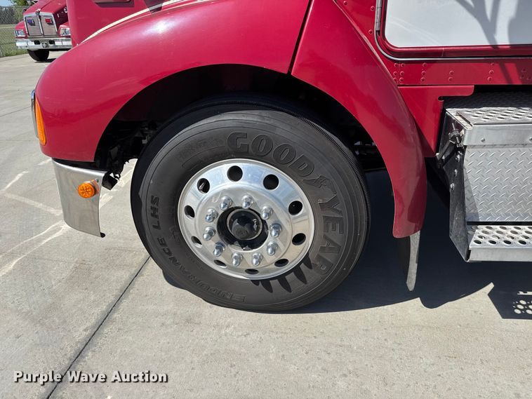 image for item ET1998 2002 Kenworth Pierce Contender pumper fire truck