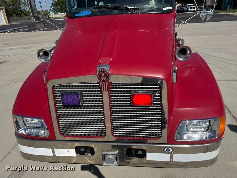 image for item ET1999 2003 Kenworth pumper fire truck