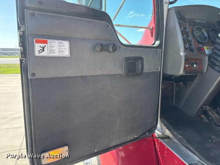 image for item ET1999 2003 Kenworth pumper fire truck