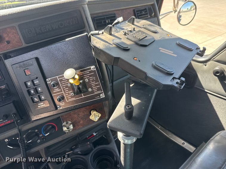 image for item ET1999 2003 Kenworth pumper fire truck