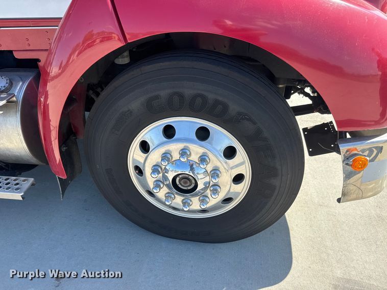 image for item ET1999 2003 Kenworth pumper fire truck