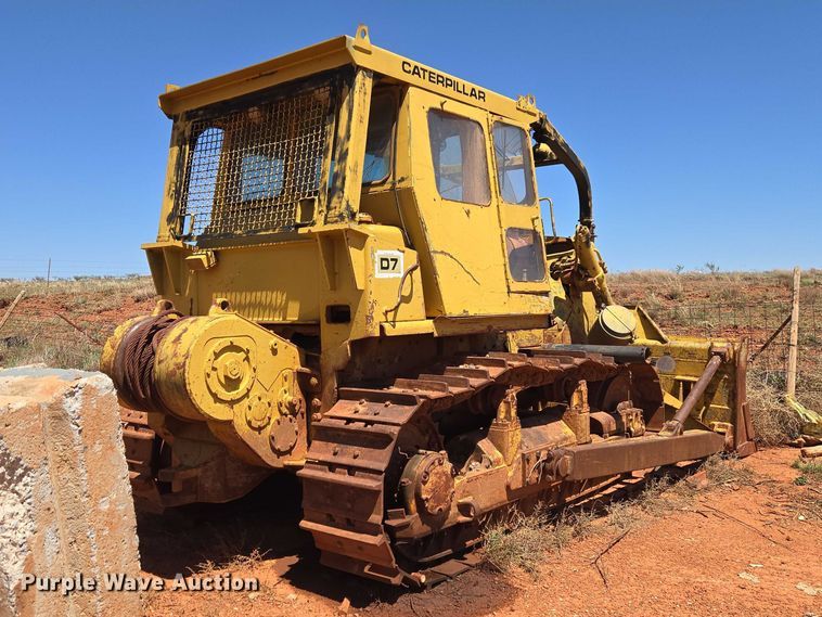 image for item ET5047 1972 Caterpillar D7F dozer