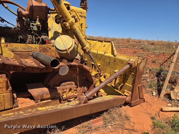 image for item ET5047 1972 Caterpillar D7F dozer