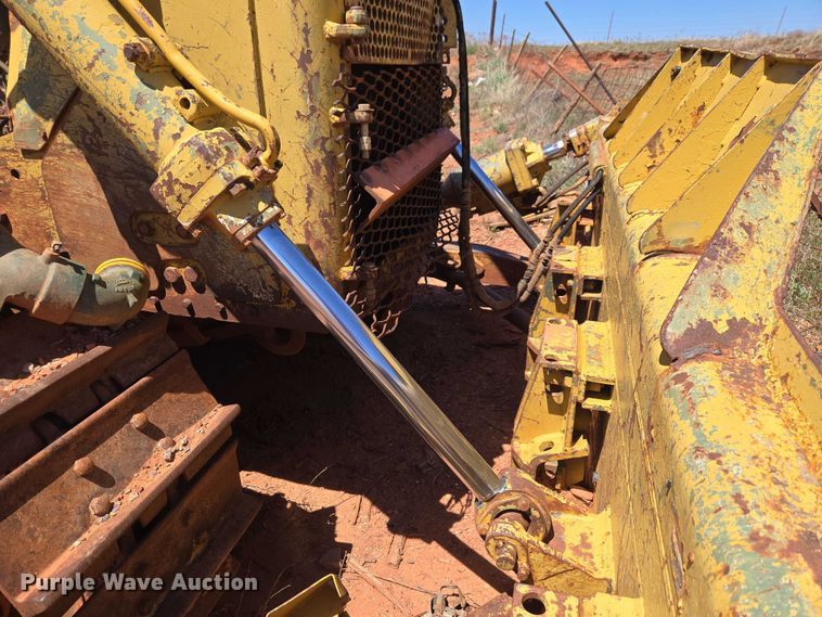 image for item ET5047 1972 Caterpillar D7F dozer