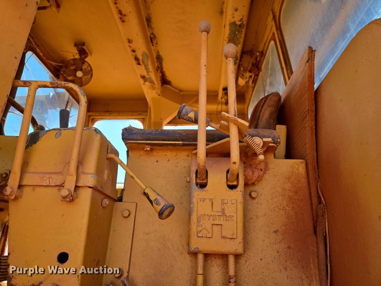 image for item ET5047 1972 Caterpillar D7F dozer