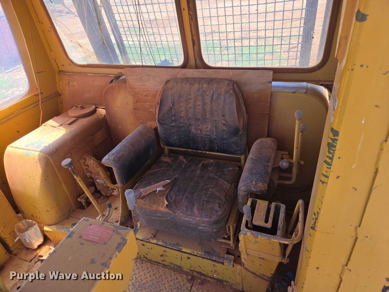 image for item ET5047 1972 Caterpillar D7F dozer
