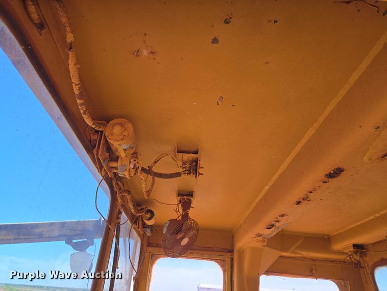 image for item ET5047 1972 Caterpillar D7F dozer