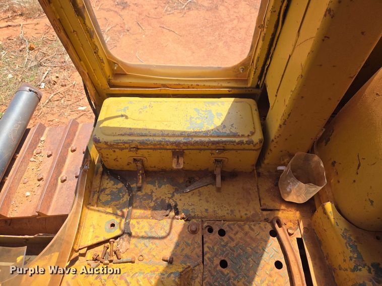 image for item ET5047 1972 Caterpillar D7F dozer