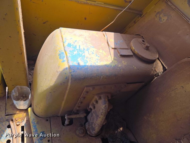 image for item ET5047 1972 Caterpillar D7F dozer