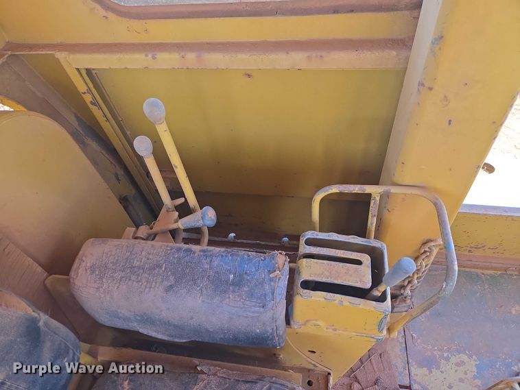 image for item ET5047 1972 Caterpillar D7F dozer
