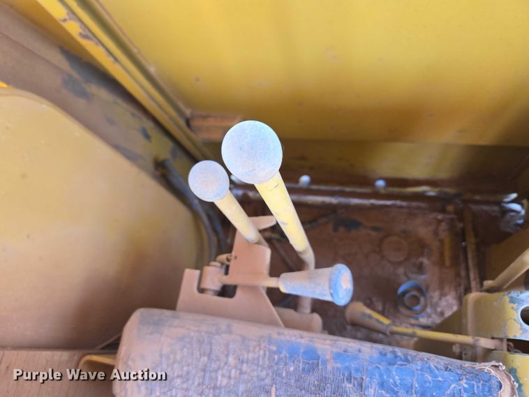image for item ET5047 1972 Caterpillar D7F dozer