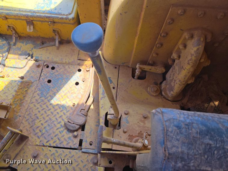 image for item ET5047 1972 Caterpillar D7F dozer