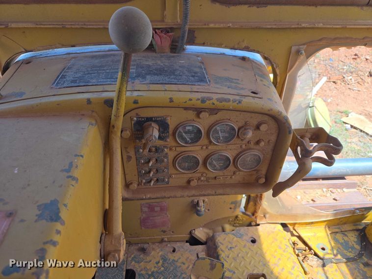 image for item ET5047 1972 Caterpillar D7F dozer