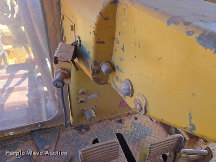 image for item ET5047 1972 Caterpillar D7F dozer