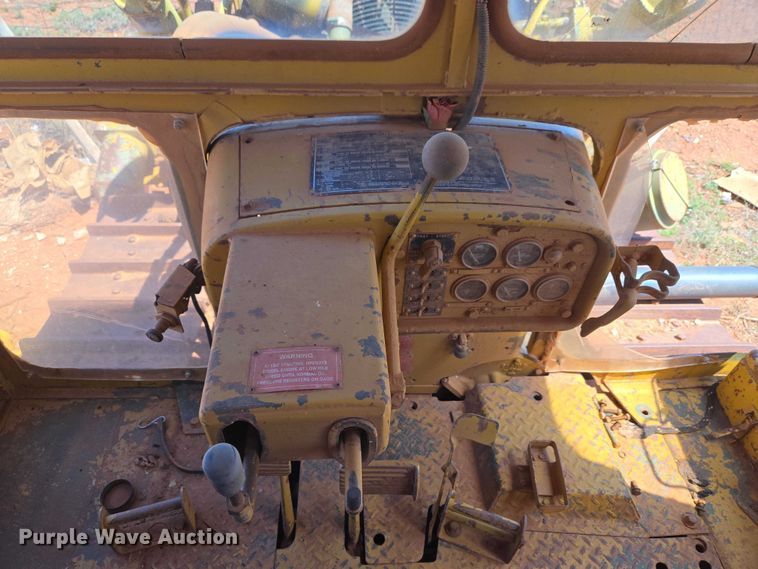 image for item ET5047 1972 Caterpillar D7F dozer