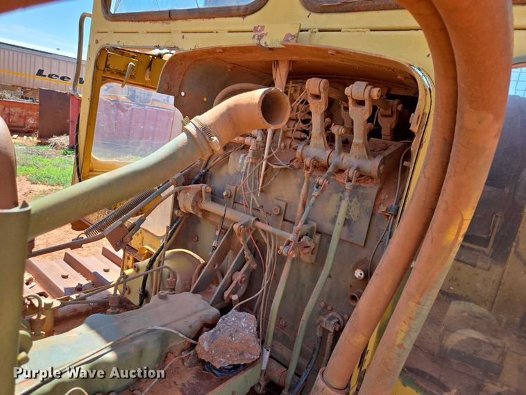 image for item ET5047 1972 Caterpillar D7F dozer
