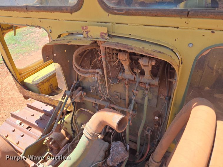 image for item ET5047 1972 Caterpillar D7F dozer