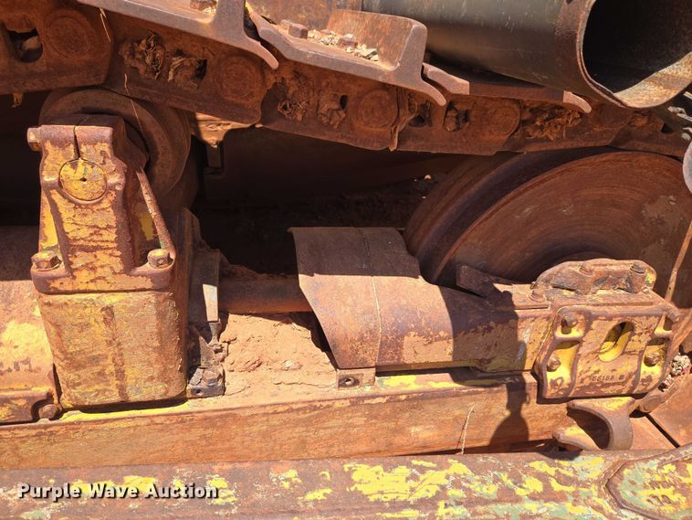 image for item ET5047 1972 Caterpillar D7F dozer