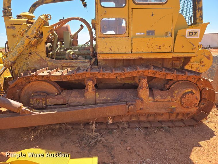 image for item ET5047 1972 Caterpillar D7F dozer