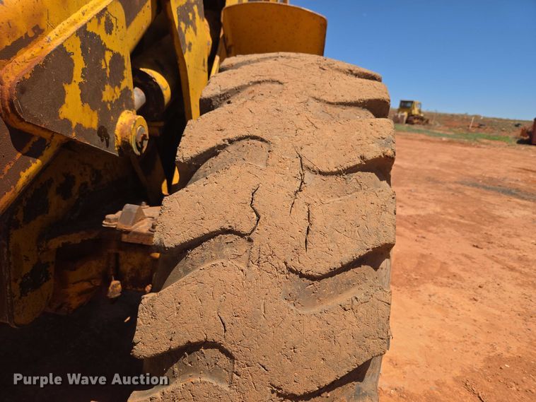 image for item ET5048 1973 John Deere JD 544-AC wheel loader