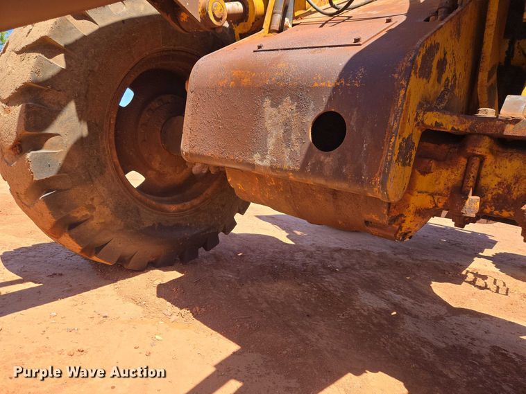 image for item ET5048 1973 John Deere JD 544-AC wheel loader
