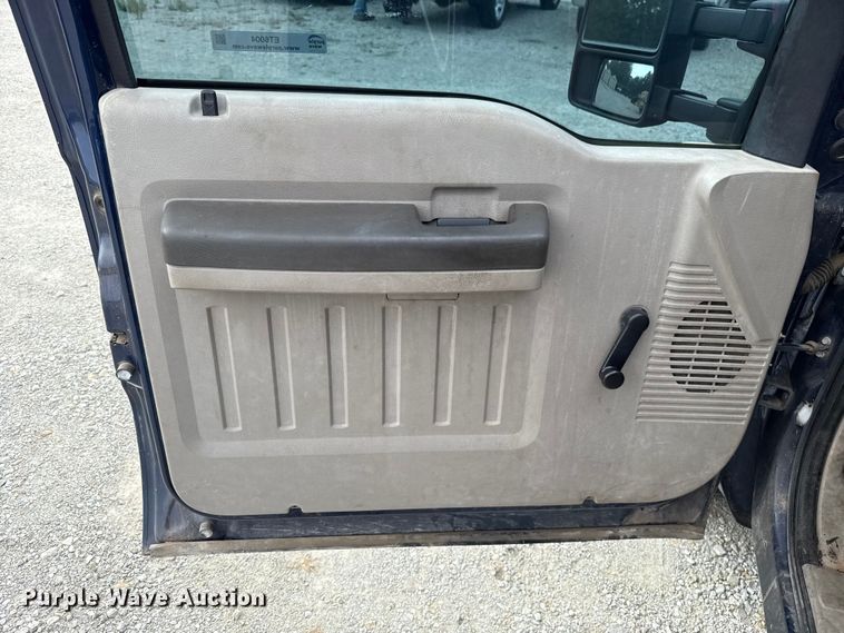 image for item ET6004 2008 Ford F350 Crew Cab pickup truck