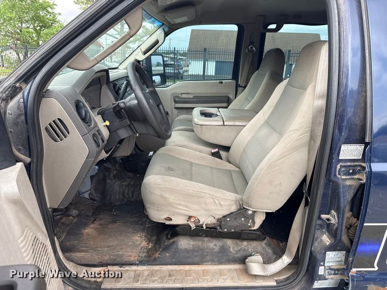 image for item ET6004 2008 Ford F350 Crew Cab pickup truck
