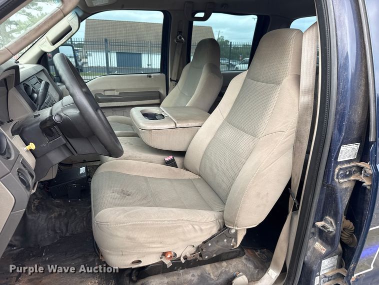 image for item ET6004 2008 Ford F350 Crew Cab pickup truck