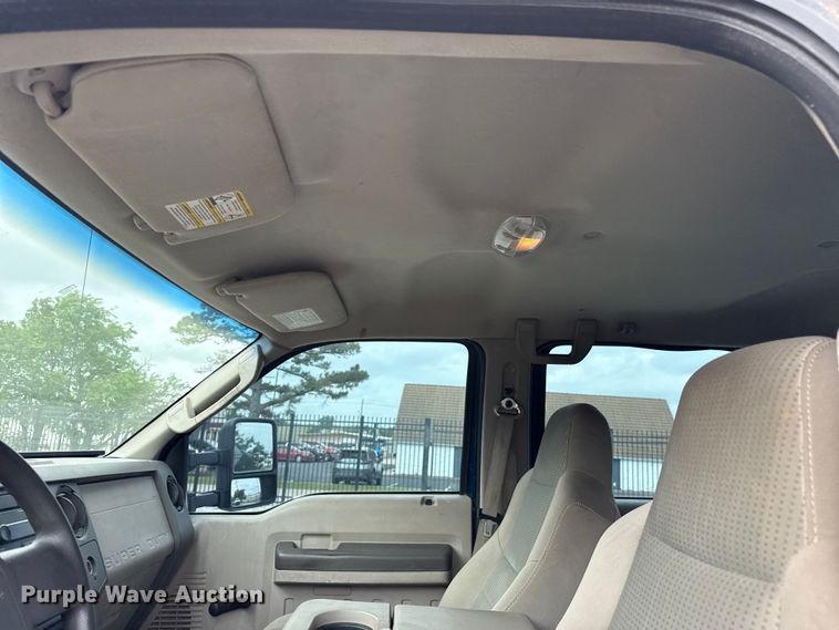 image for item ET6004 2008 Ford F350 Crew Cab pickup truck