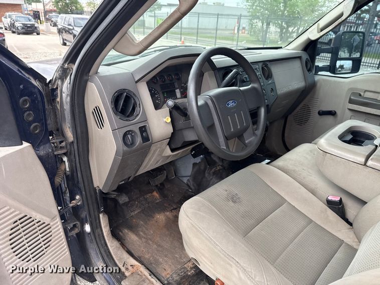 image for item ET6004 2008 Ford F350 Crew Cab pickup truck