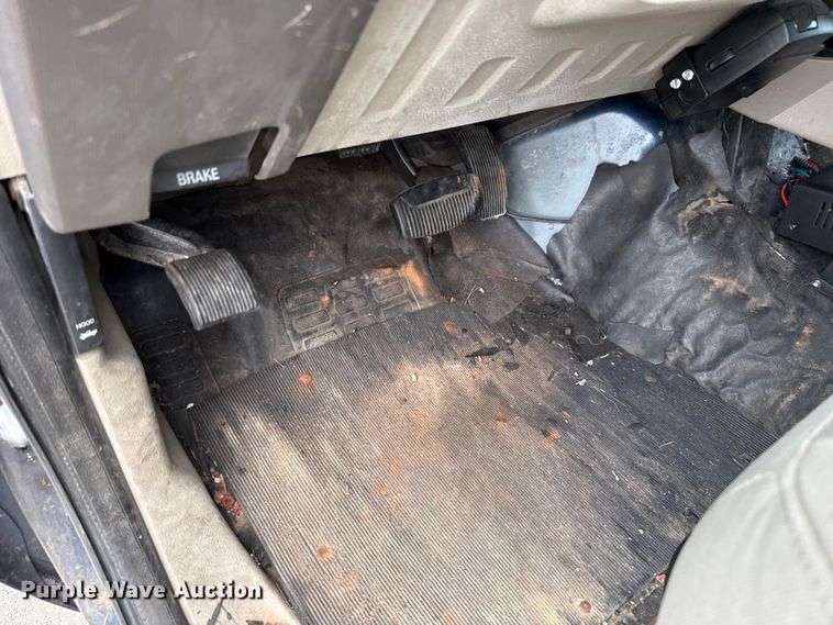 image for item ET6004 2008 Ford F350 Crew Cab pickup truck