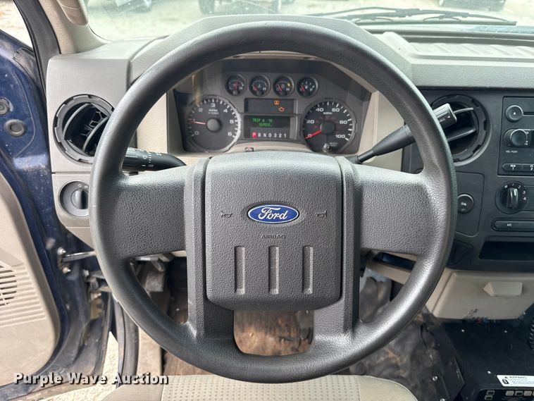 image for item ET6004 2008 Ford F350 Crew Cab pickup truck