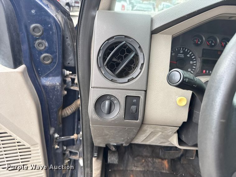image for item ET6004 2008 Ford F350 Crew Cab pickup truck