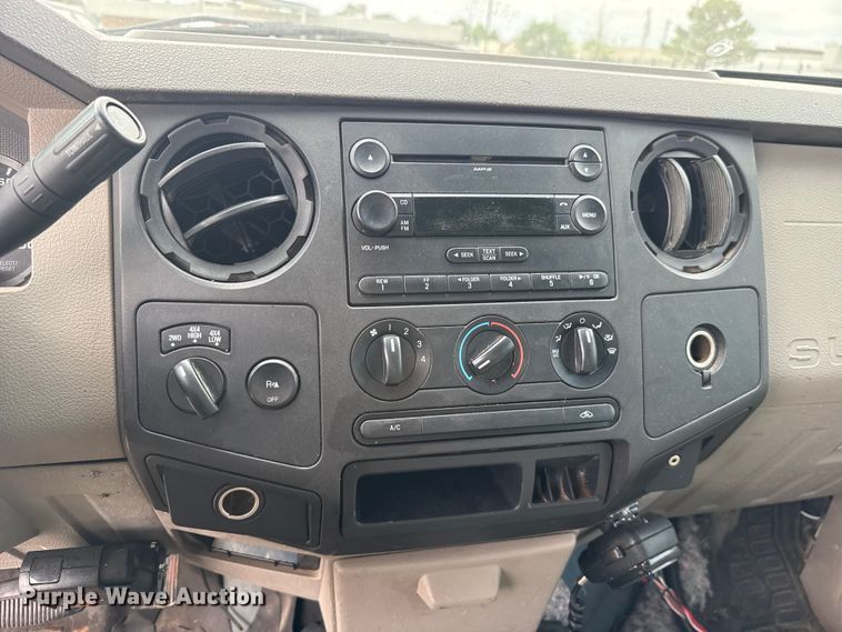 image for item ET6004 2008 Ford F350 Crew Cab pickup truck