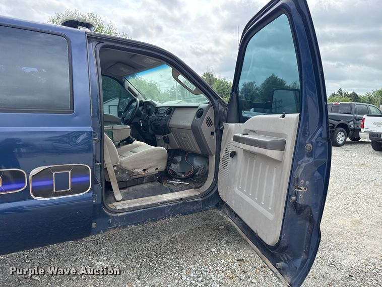 image for item ET6004 2008 Ford F350 Crew Cab pickup truck