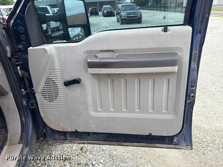 image for item ET6004 2008 Ford F350 Crew Cab pickup truck