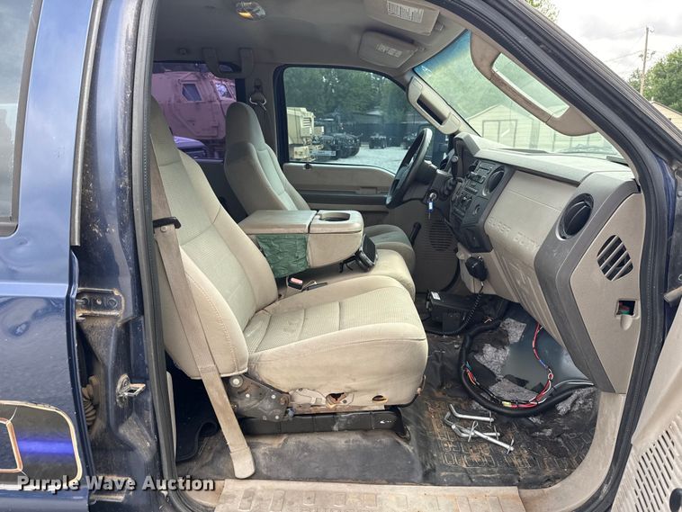 image for item ET6004 2008 Ford F350 Crew Cab pickup truck