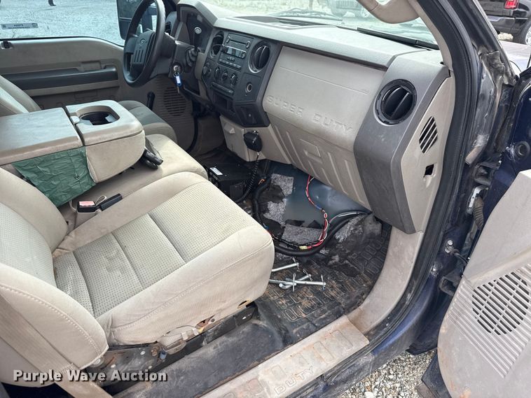 image for item ET6004 2008 Ford F350 Crew Cab pickup truck