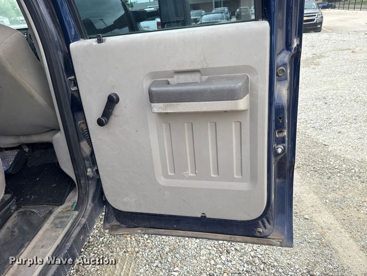 image for item ET6004 2008 Ford F350 Crew Cab pickup truck